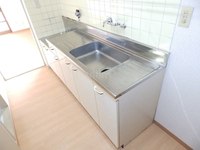 キッチン　※同タイプの他のお部屋です