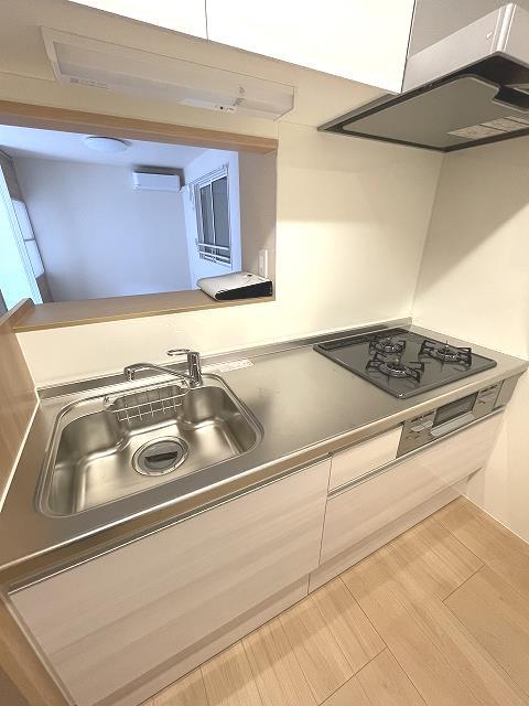 キッチン　システムキッチン・３口ガスコンログリル付き
