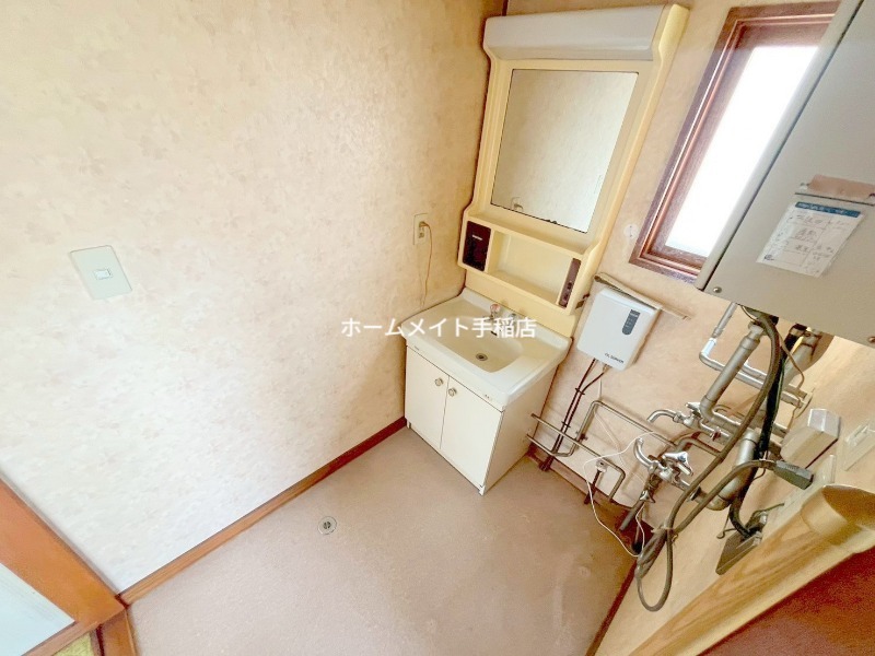 洗面設備　便利な洗面台付きでございます！