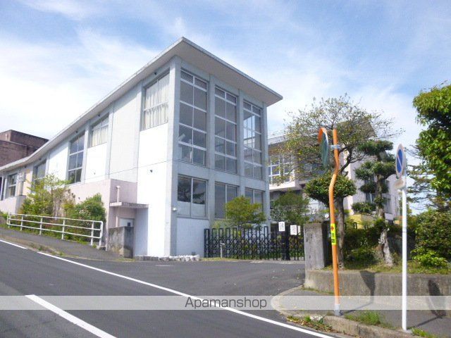中学校　多治見市立多治見中学校（中学校）まで520m