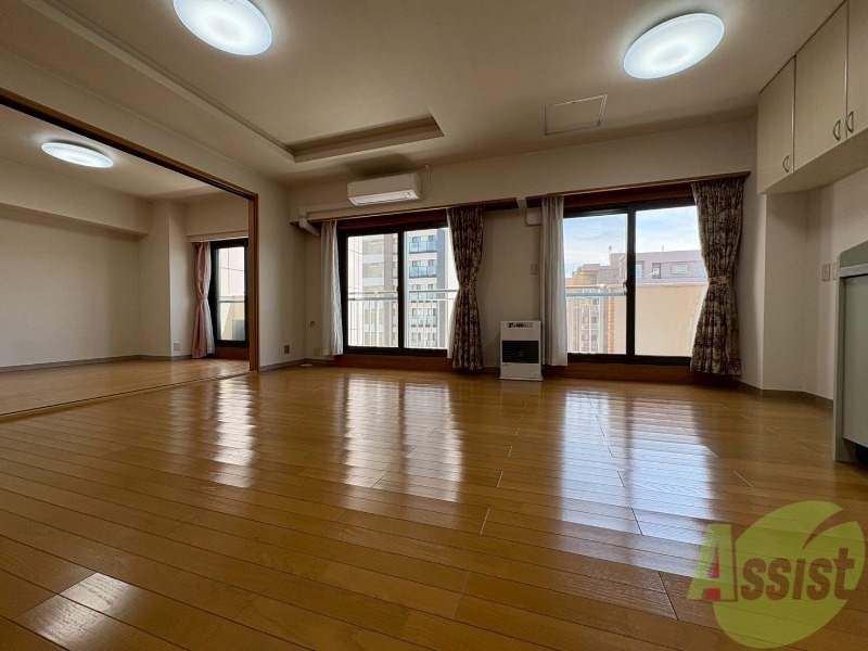 居室・リビング　広くてキレイなお部屋が広がっていて、充実した生活が送れそう。