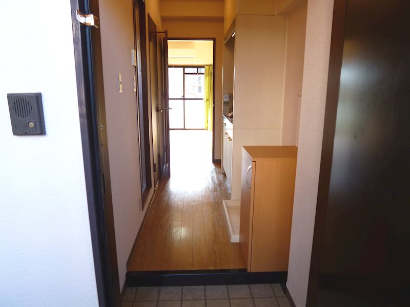 玄関　※写真は過去に107号室で撮影されたものです。