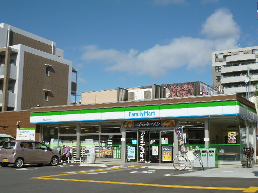コンビニ　ファミリーマート 吹田上山手町店（コンビニ）まで225m