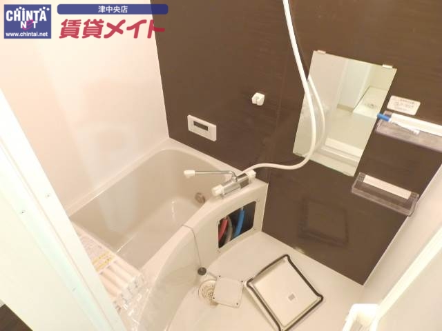 バス・シャワールーム　追い炊き給湯機能、浴室乾燥機付き