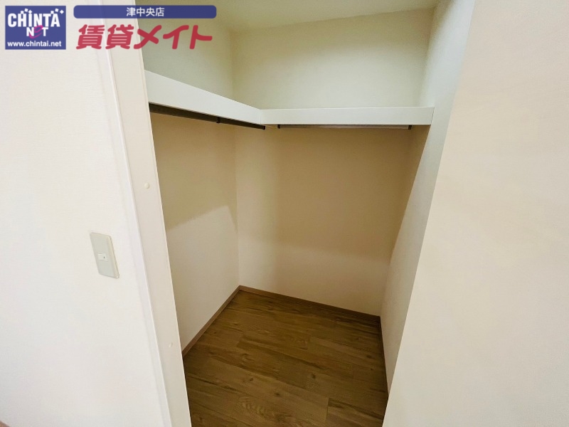 収納　ウォークインクローゼット付き