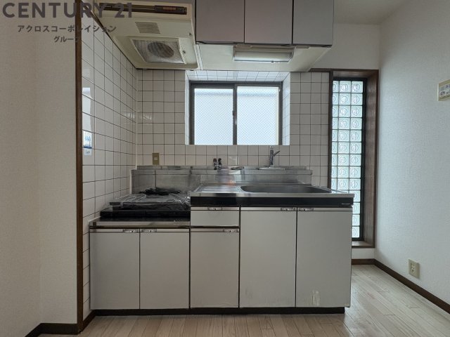 キッチン　2口IHコンロ付きのシンプルなキッチン