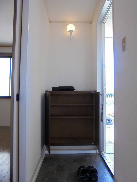 玄関　写真は別号室です。