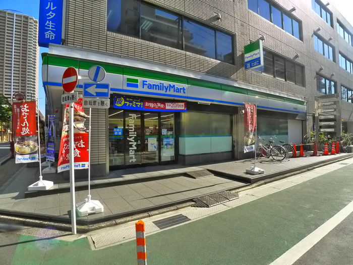 コンビニ　ファミリーマート（コンビニ）まで602m