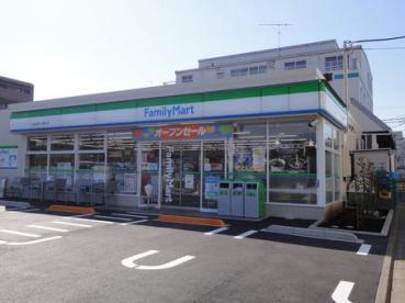 コンビニ　ファミリーマート世田谷等々力通り店（コンビニ）まで244m
