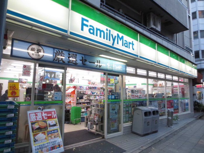 コンビニ　ファミリーマート（コンビニ）まで150m