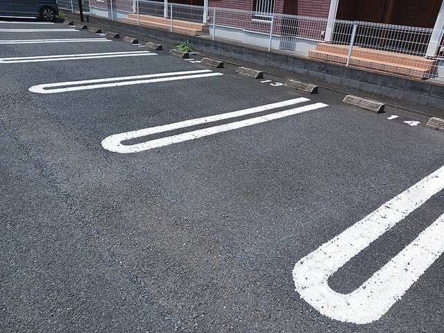 駐車場　駐車場に車を止められます
