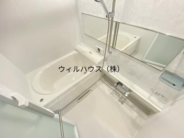 バス・シャワールーム　浴室乾燥機、追い焚き機能付きバス！