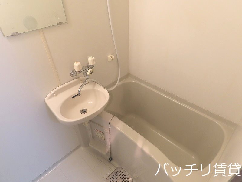 バス・シャワールーム　同型タイプの為、現状を優先致します。