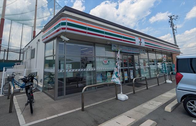 コンビニ　セブン－イレブン倉敷上富井店（コンビニ）まで711m