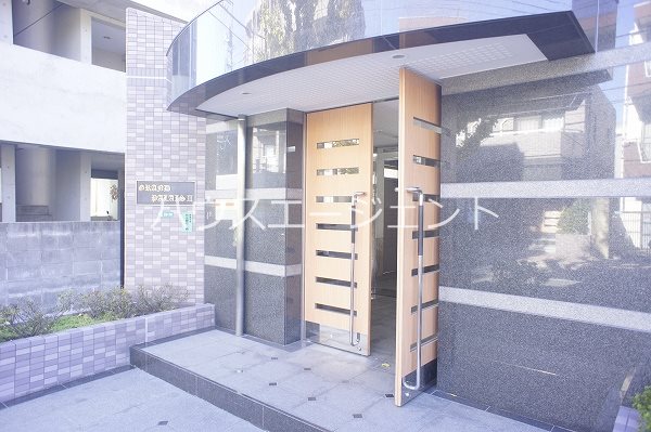 エントランス　オシャレなエントランスがお出迎え☆
