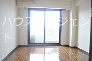 居室・リビング　ゆったり使えるお部屋です※参考画像