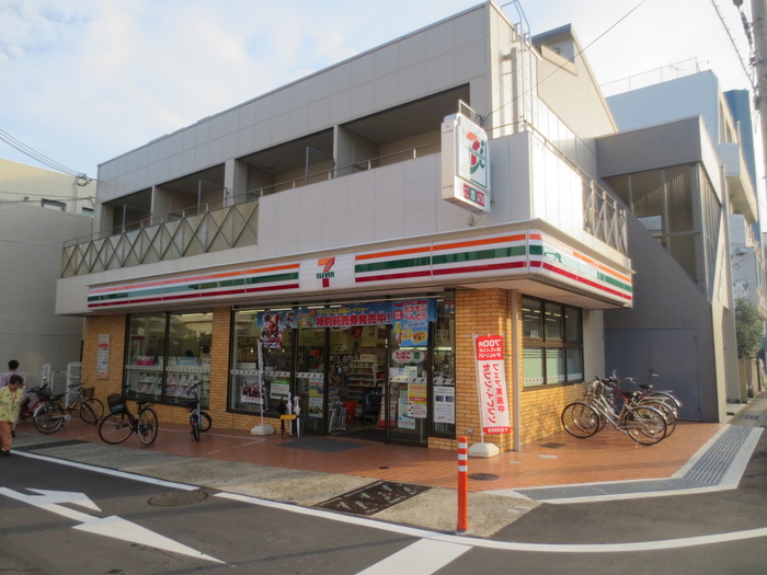 コンビニ　セブンイレブン（コンビニ）まで570m