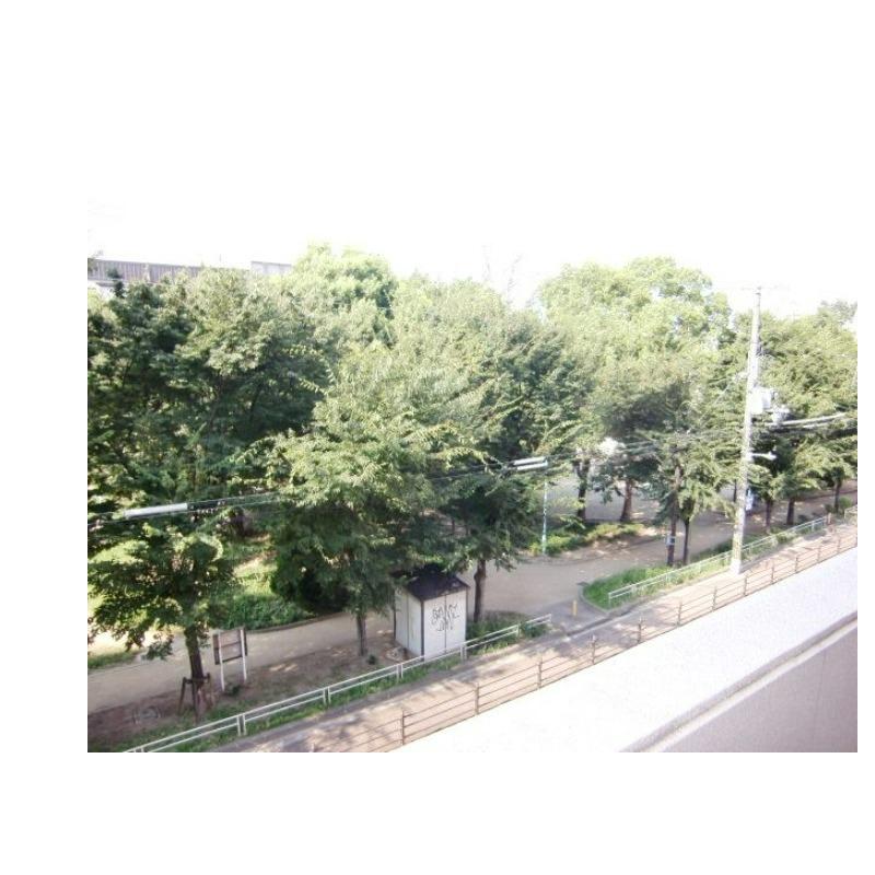 バルコニー　バルコニーからの景色はこんな感じです♪