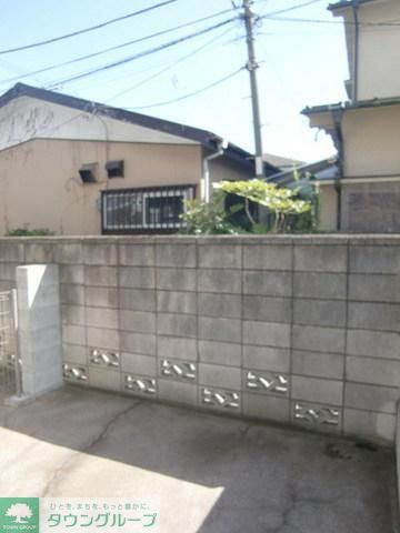 眺望　1階は広々専用テラスがあります。
