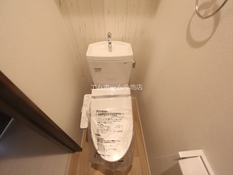 トイレ　温水洗浄暖房便座付トイレ