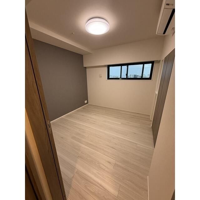 その他部屋・スペース　広くて明るい寝室