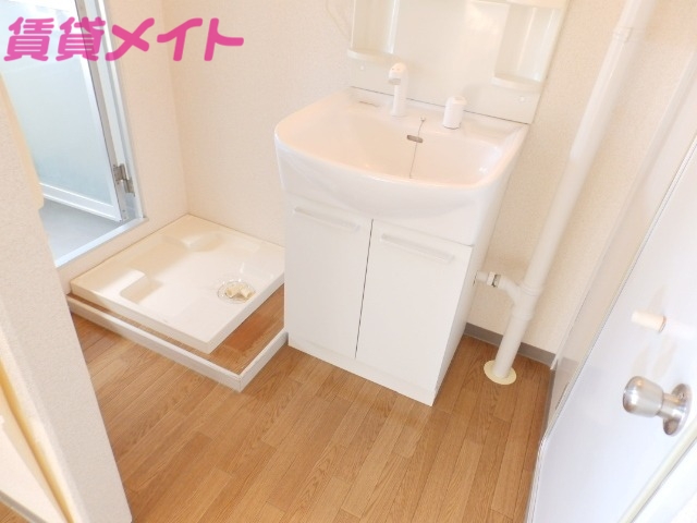 洗面設備　別部屋参考写真です