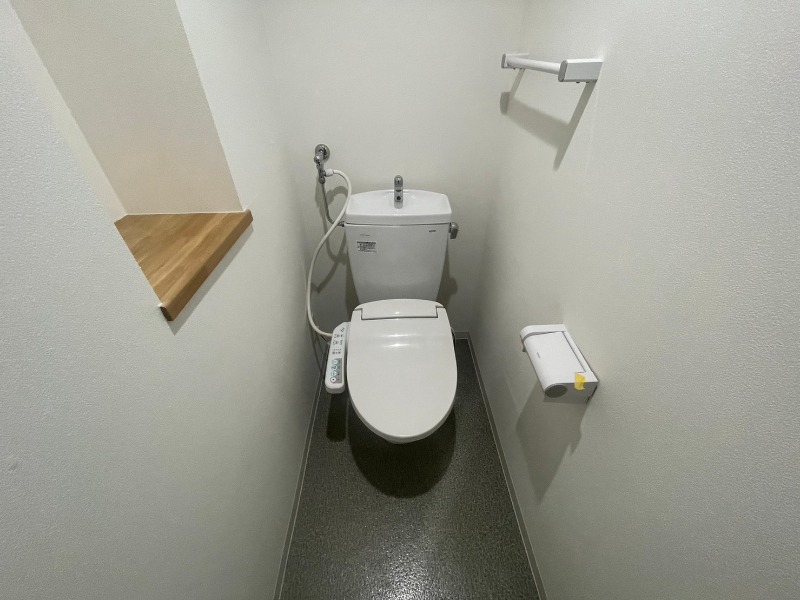 トイレ　ウォシュレット機能がついたトイレ。安心して使用できますね。