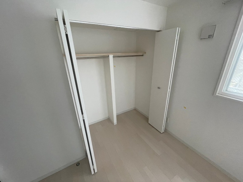 収納　クローゼットは奥行きもあり、荷物が多い方でも安心です。