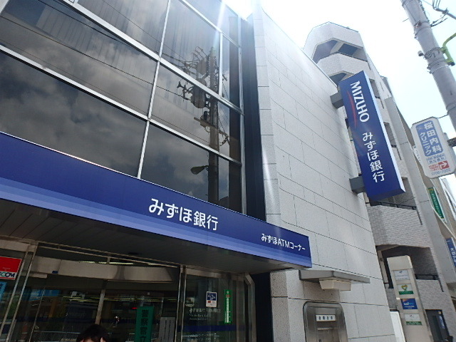 銀行　（株）みずほ銀行／千歳船橋支店（銀行）まで869m