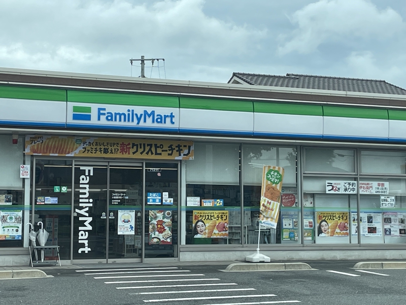 コンビニ　ファミリーマート小倉葛原本町一丁目店（コンビニ）まで353m