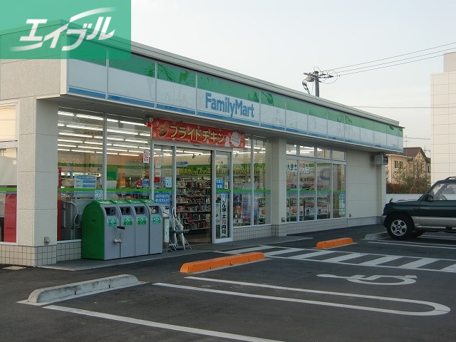 コンビニ　ファミリーマート岡山庭瀬店（コンビニ）まで879m