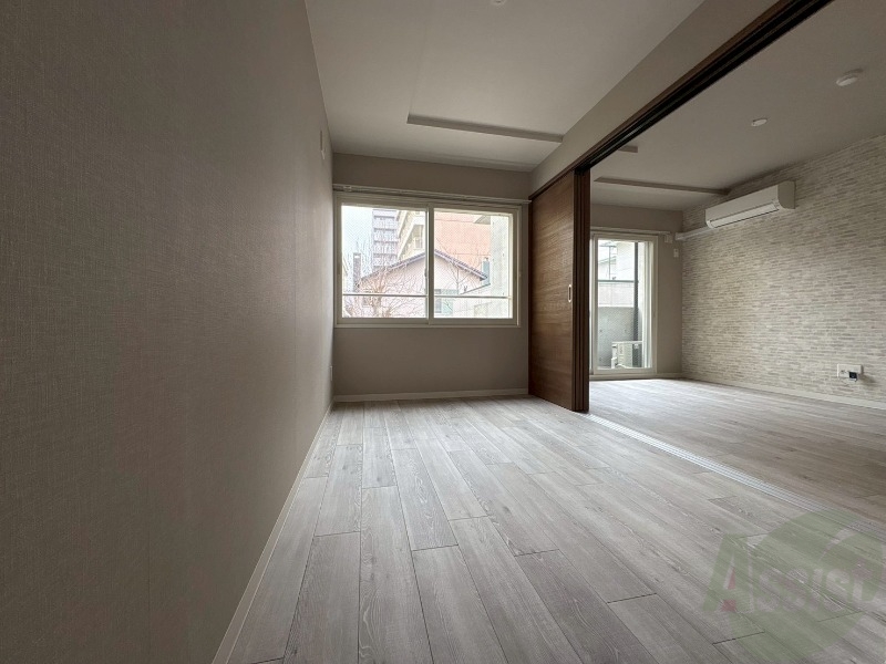 その他部屋・スペース　こちらのお部屋は光が差し込む、温かみのあるお部屋です。
