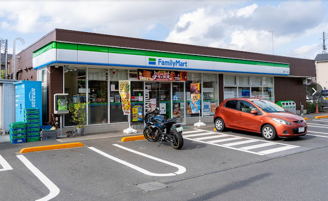 コンビニ　ファミリーマート 田柄一丁目店（コンビニ）まで1023m