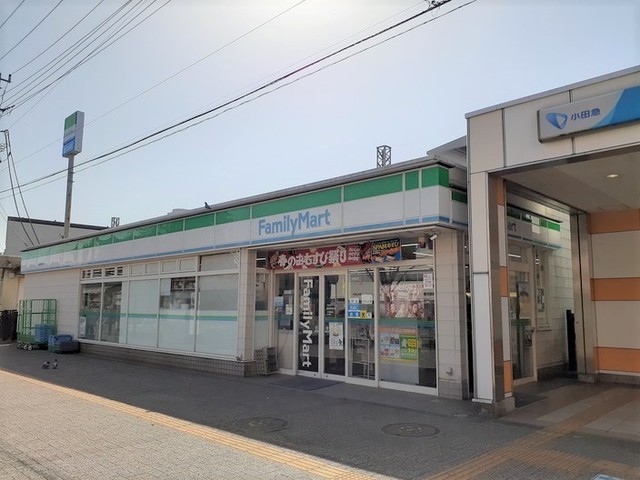 コンビニ　ファミリーマート（コンビニ）まで400m