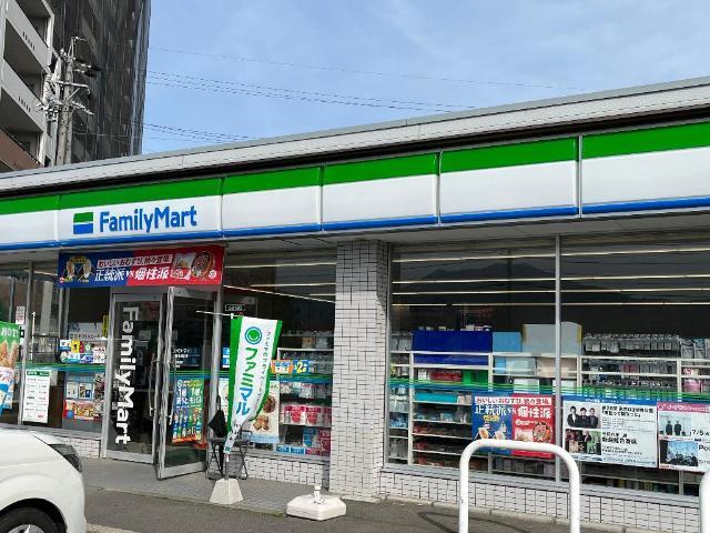 コンビニ　ファミリーマート長野上高田店（コンビニ）まで286m