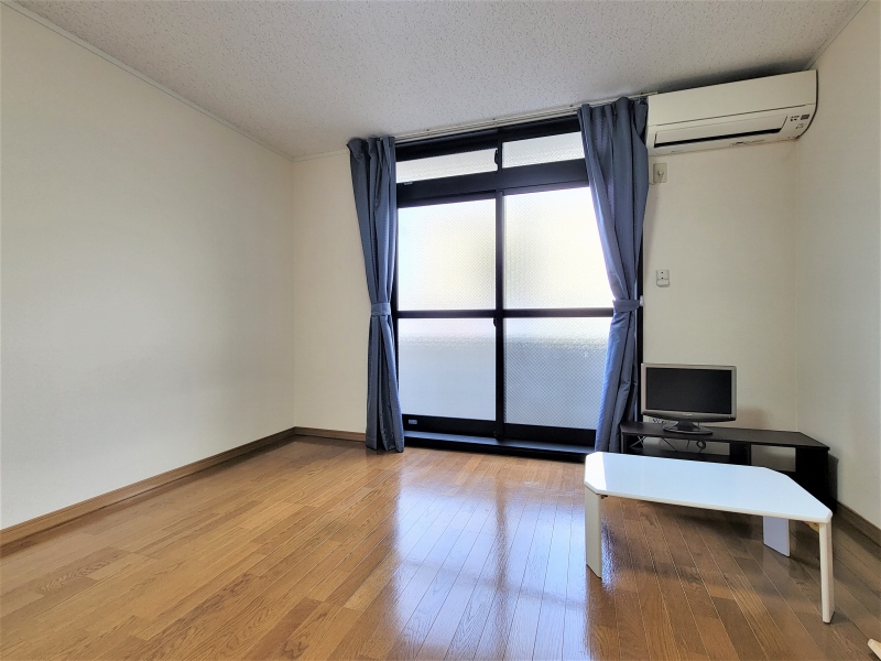 居室・リビング　家電・家具設置有のお部屋です。