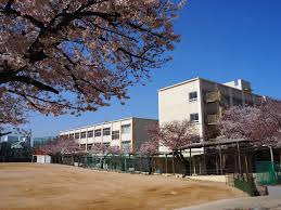 中学校　神戸市立歌敷山中学校（中学校）まで465m