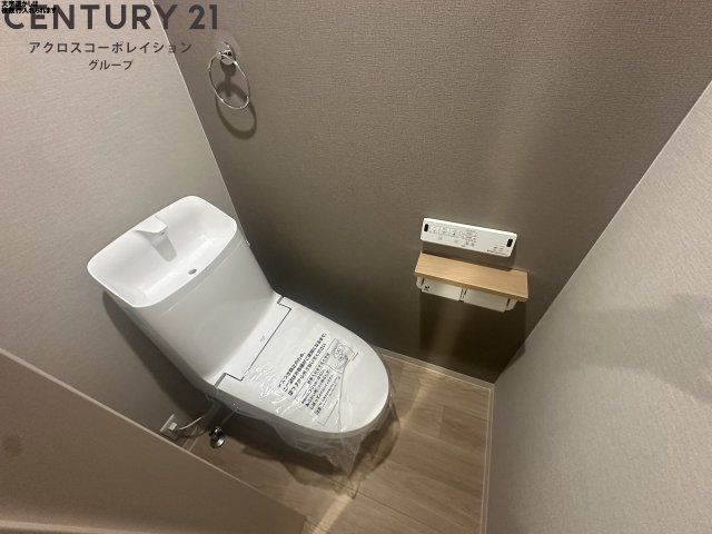 トイレ　温水洗浄便座付きのトイレです♪