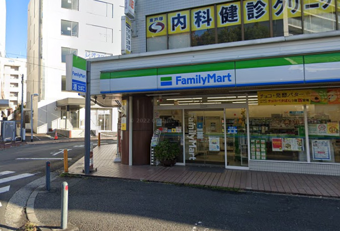コンビニ　ファミリーマート（コンビニ）まで522m