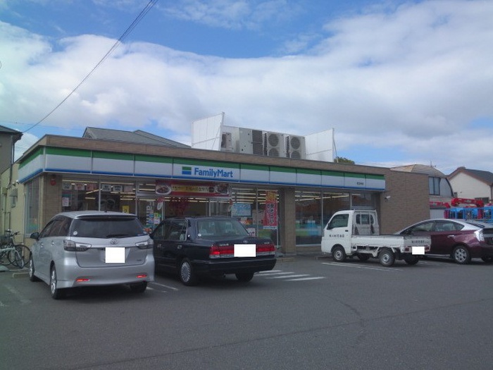 コンビニ　ファミリーマート港宝神店（コンビニ）まで272m