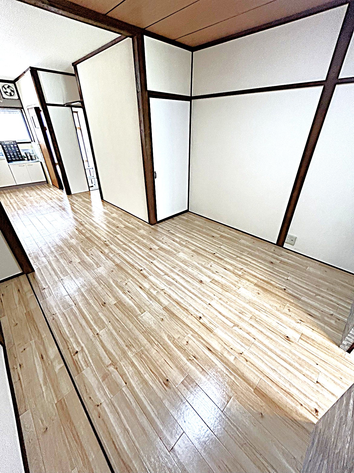 門真市常磐町24-20テラスの居間写真