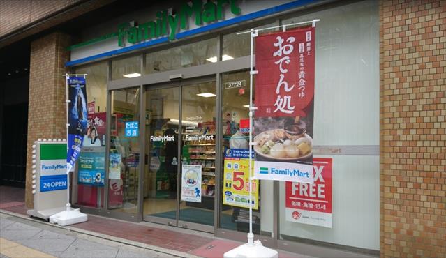 コンビニ　ファミリーマート（コンビニ）まで839m