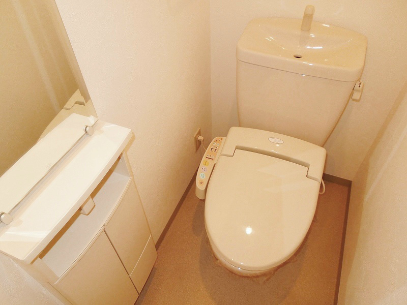 トイレ　ウォシュレット付き