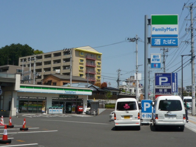 コンビニ　ファミリーマート堤町一丁目店（コンビニ）まで141m