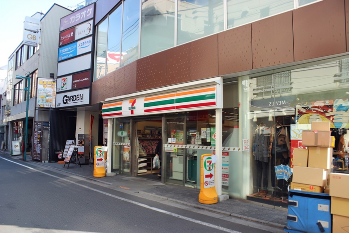 コンビニ　セブンイレブン世田谷北沢（コンビニ）まで210m