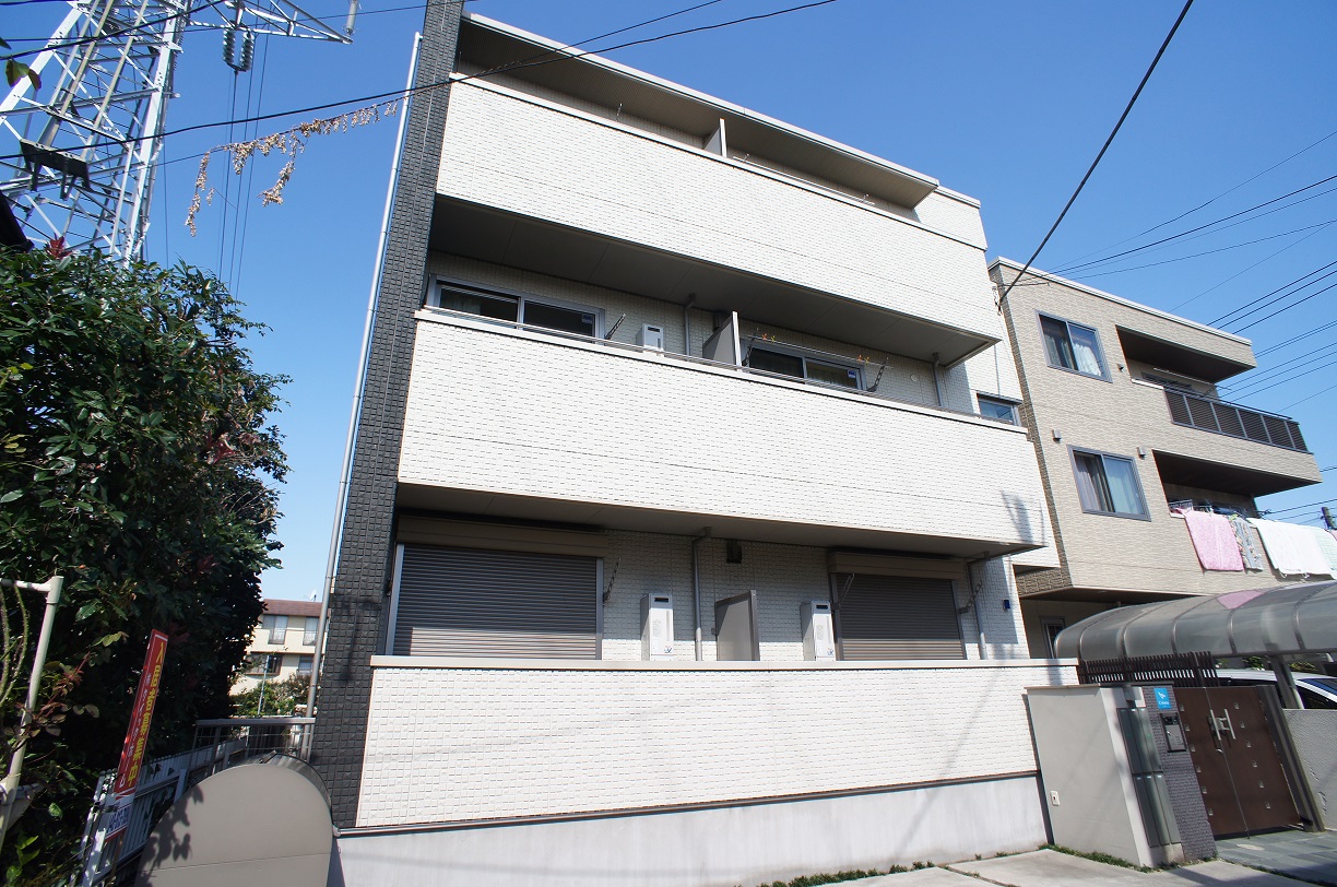 建物外観　南向き最上階の居室