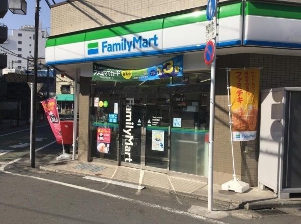 コンビニ　ファミリーマート四谷若葉店（コンビニ）まで299m