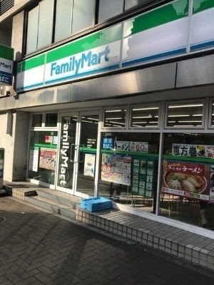 コンビニ　ファミリーマート四谷二丁目店（コンビニ）まで368m