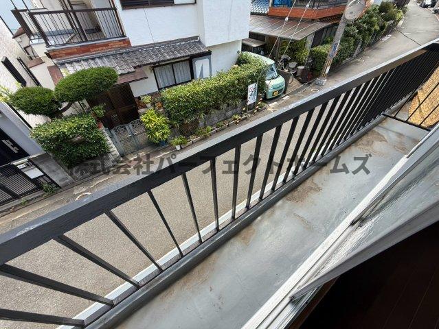 バルコニー　バルコニーからの眺めを楽しみながら食事をしませんか