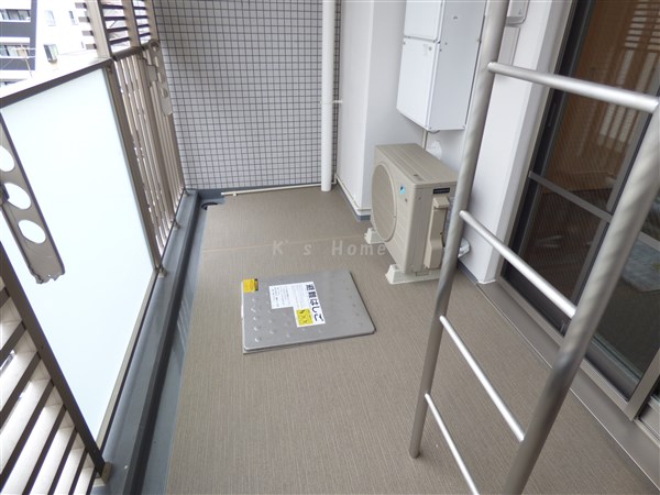 バルコニー　広いバルコニーは南向きです！（未完成）